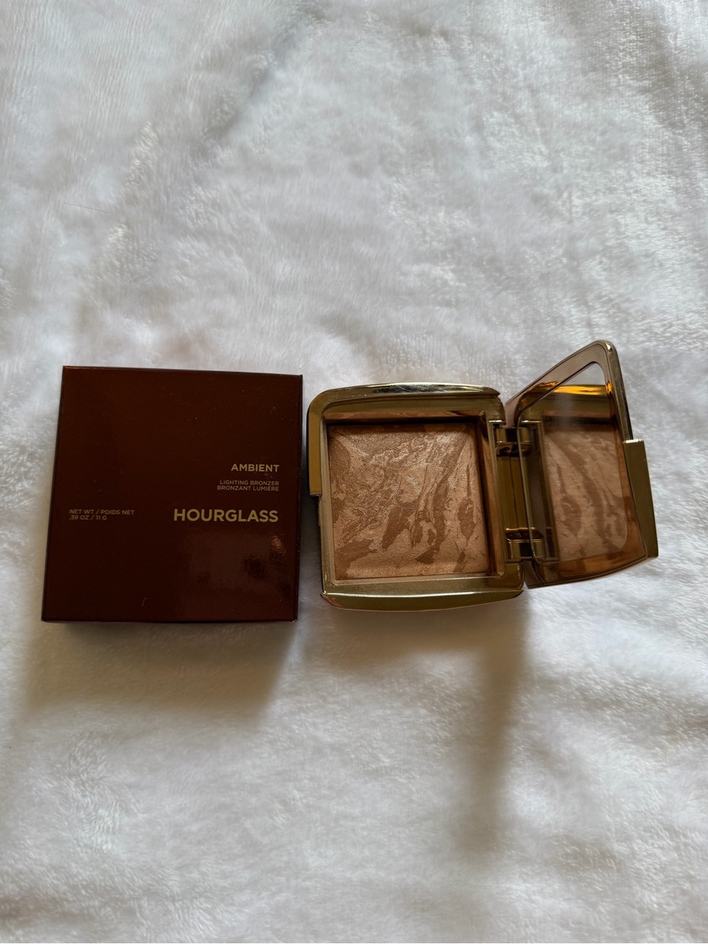 Hourglass bronzer in Luminous Bronze Light - Picture 2 of 4